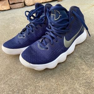 Women’s or men basketball shoes